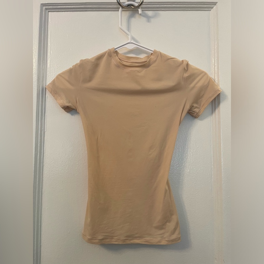 SKIMS nude t-shirt